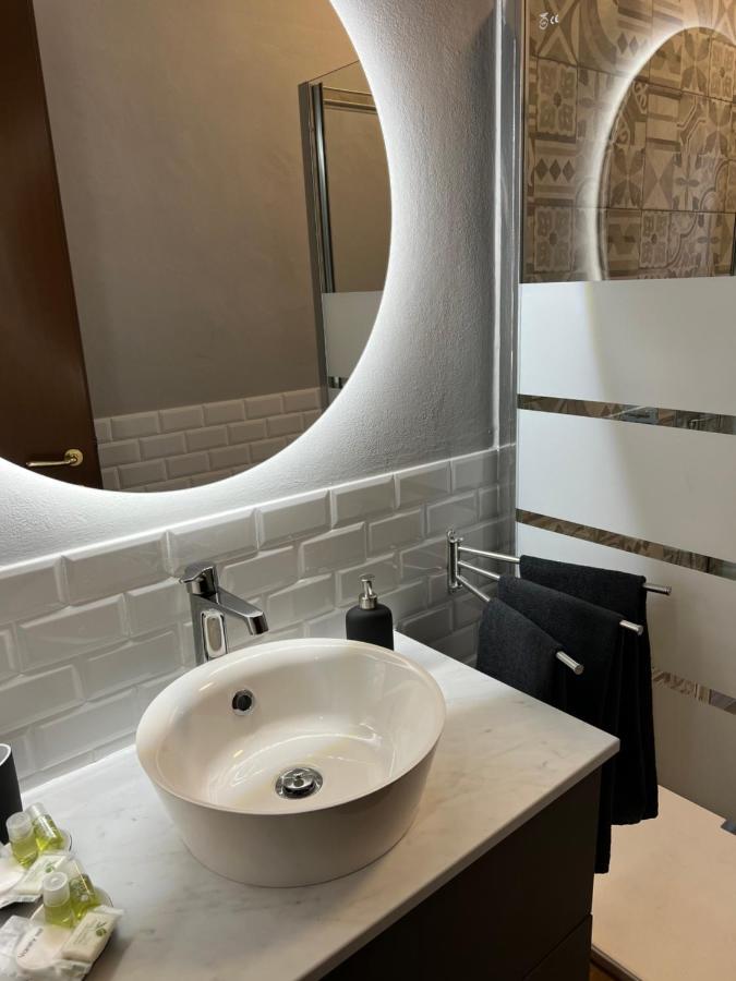 Stylish Apartment 3 Km Away From Duomo - Netflix, Wi-Fi, All Comforts Included Milan Exterior photo